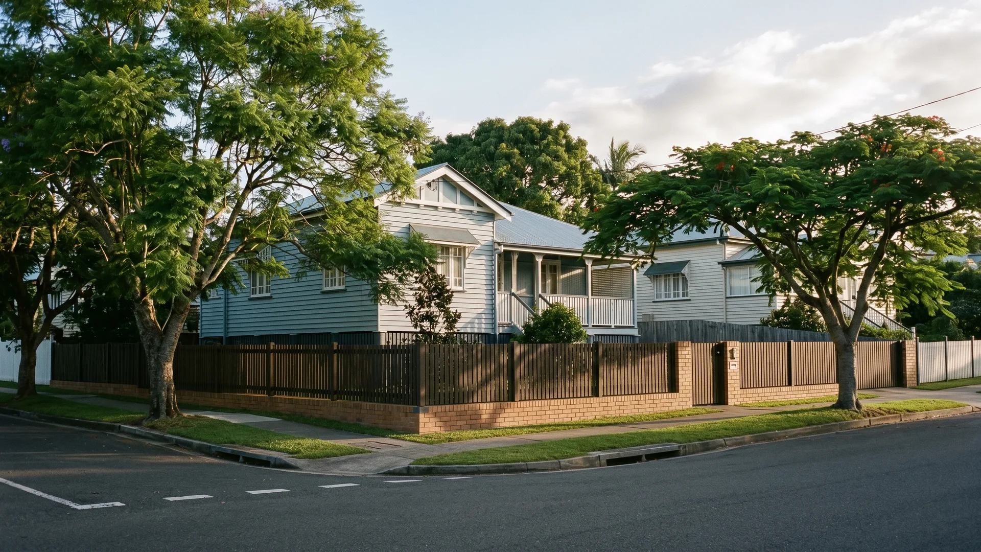 Fencing St Lucia in Indooroopilly